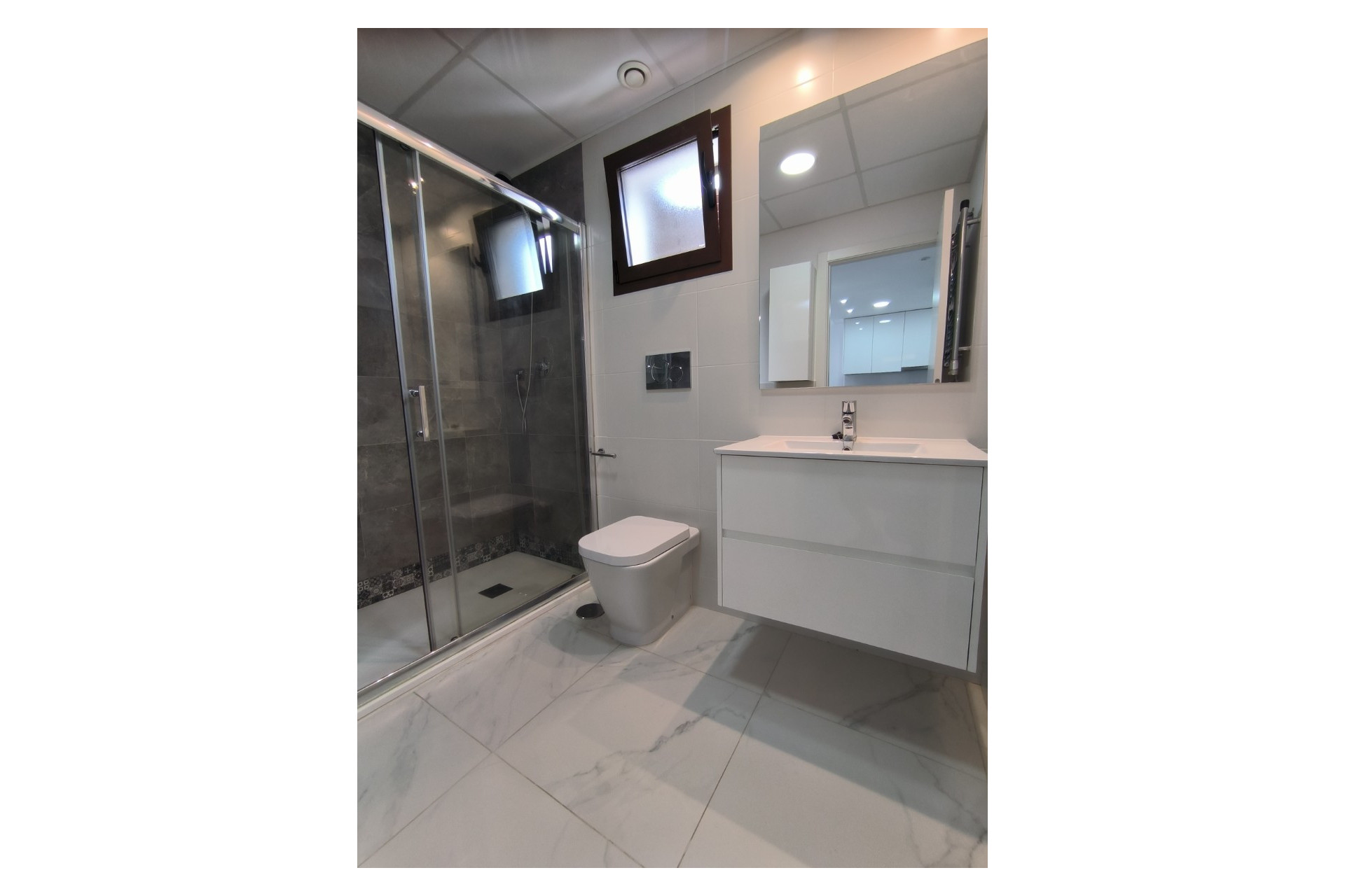 Herverkoop - Appartement / flat -
