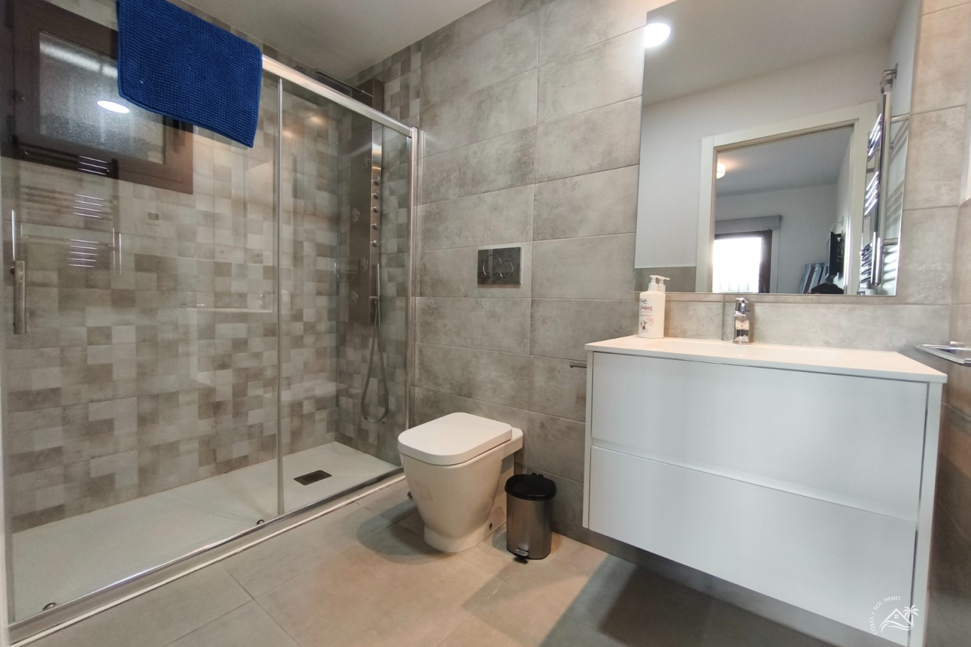 Herverkoop - Appartement / flat -
