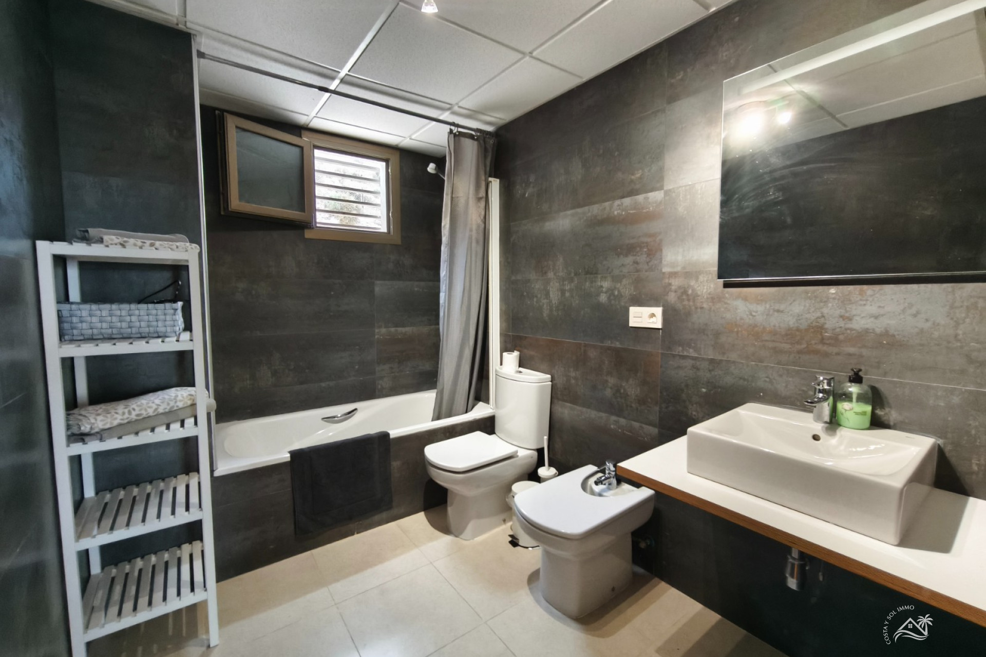 Herverkoop - Appartement / flat -
