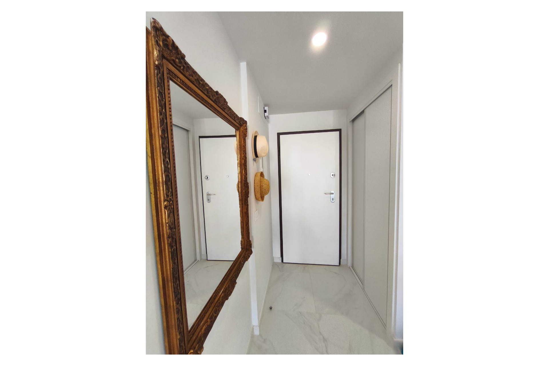 Herverkoop - Appartement / flat -
