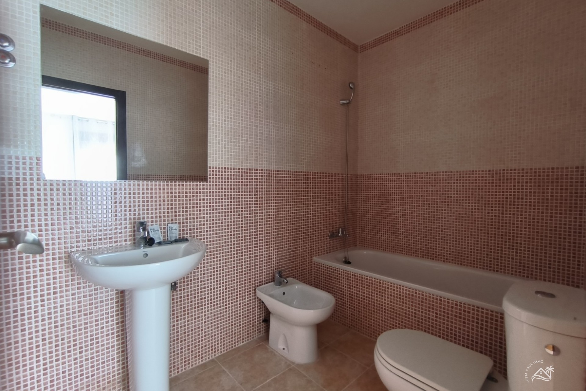 Lange Termijn Verhuur - Appartement / flat -
