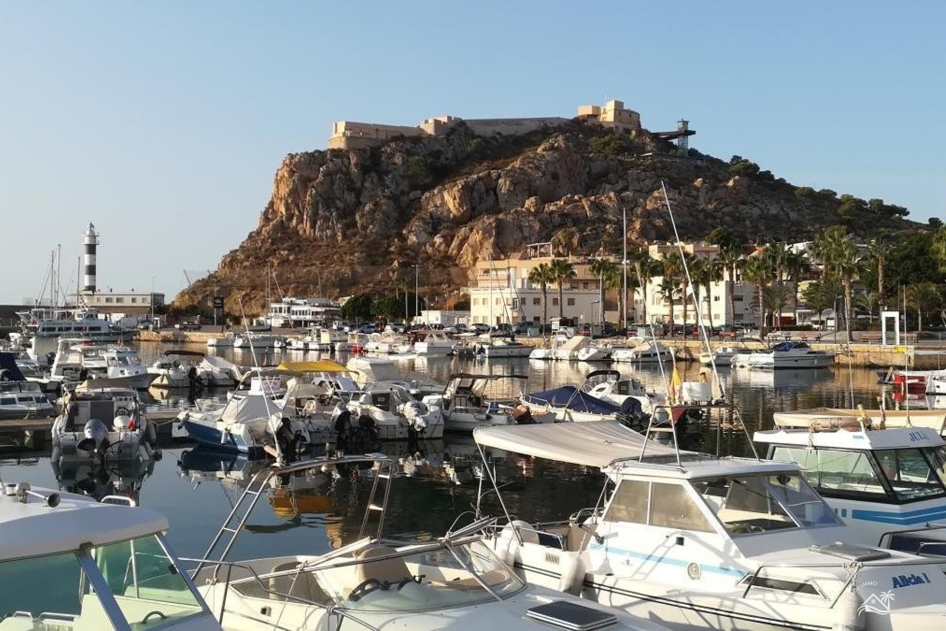 Resale - Villa -
Águilas