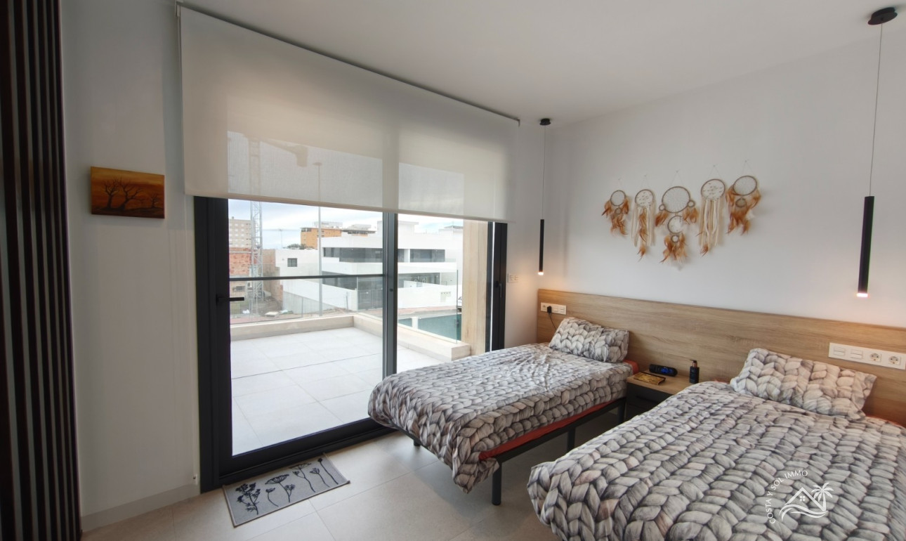 Resale - Villa -
Águilas