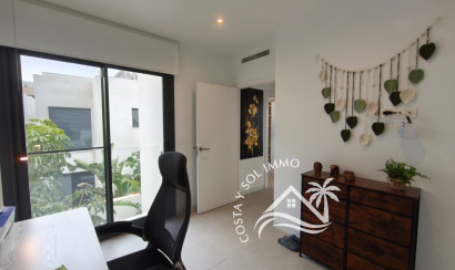 Resale - Villa -
Águilas