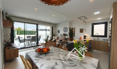 Resale - Villa -
Águilas