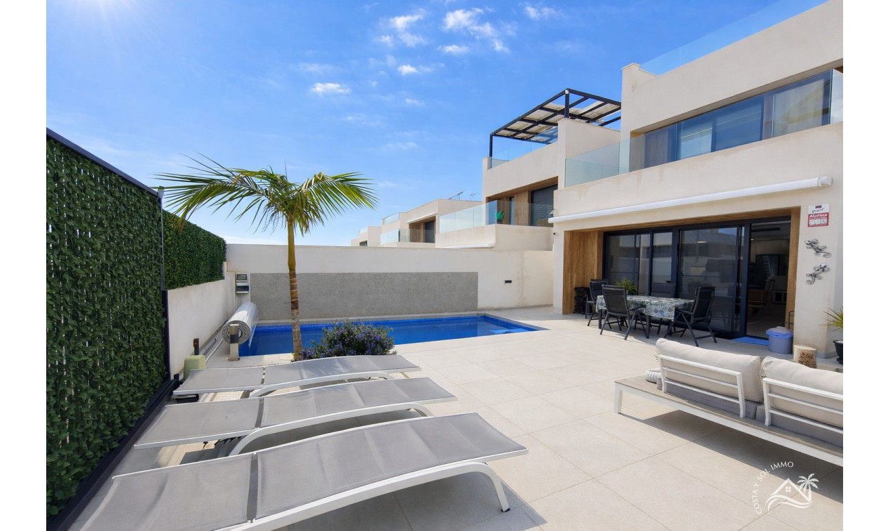 Resale - Villa -
Águilas
