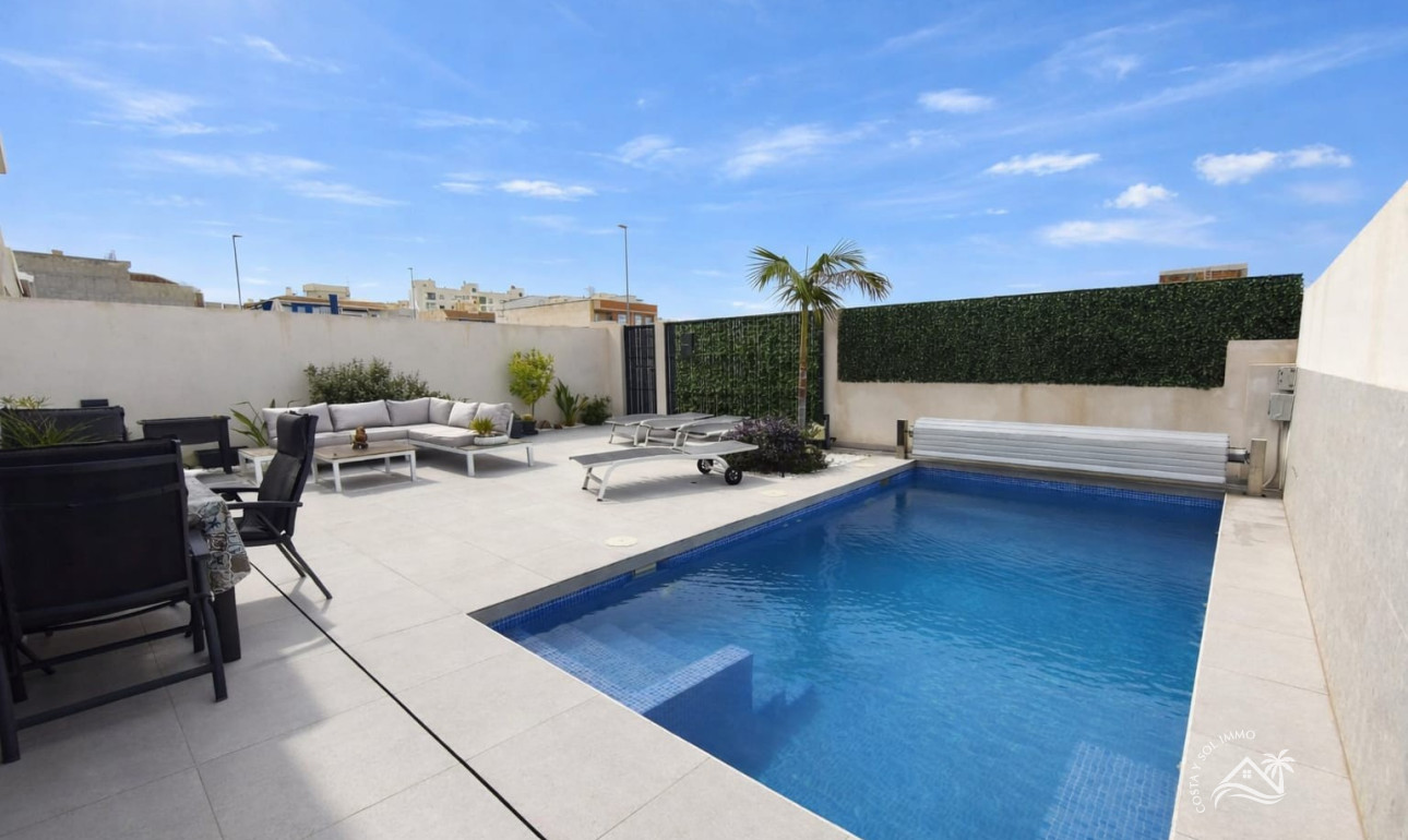 Resale - Villa -
Águilas