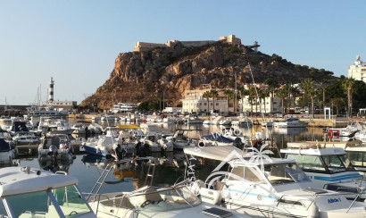 Resale - Villa -
Águilas